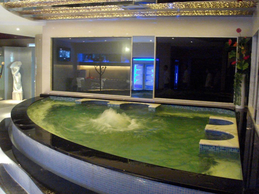 Long Zhou Grand Hotel Guangzhou Buitenkant foto
